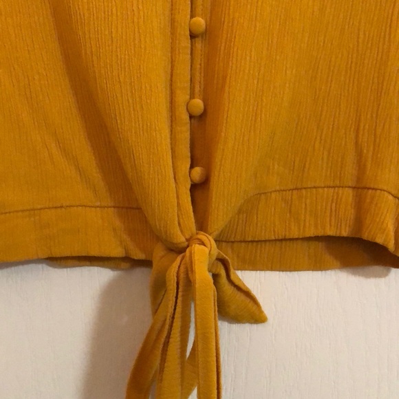 Yellow button up crop top with front tie - Picture 2 of 3